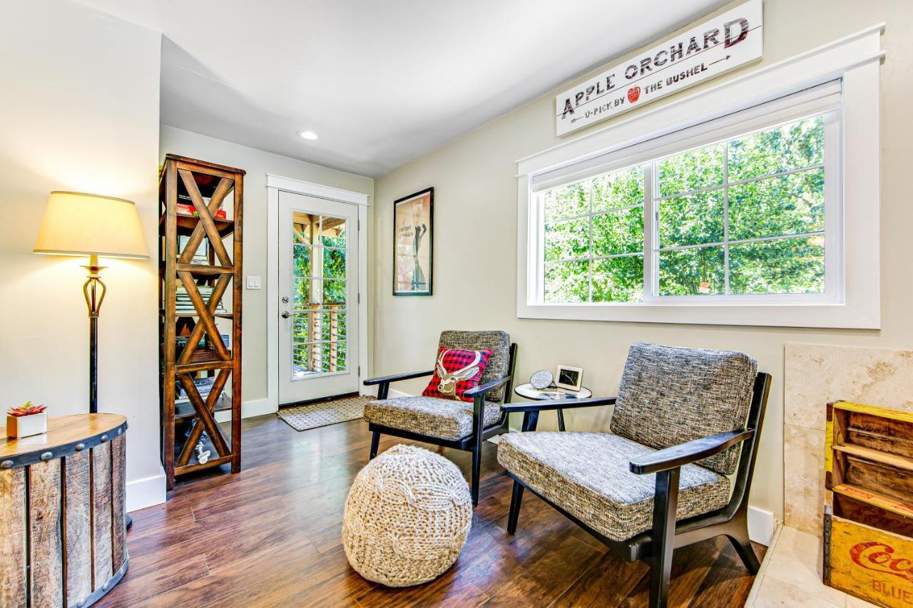Orchard Near The River Escape Forestville Extérieur photo