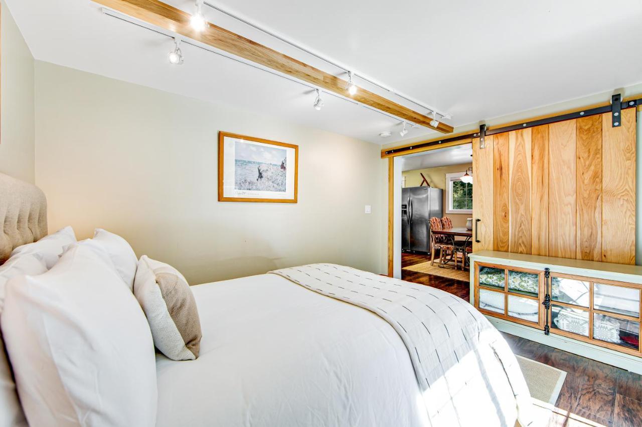 Orchard Near The River Escape Forestville Extérieur photo