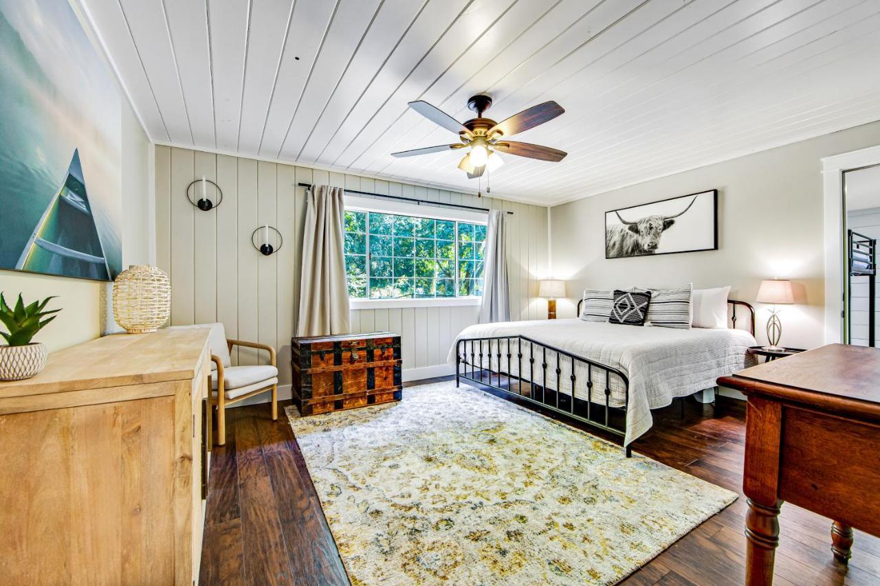 Orchard Near The River Escape Forestville Extérieur photo